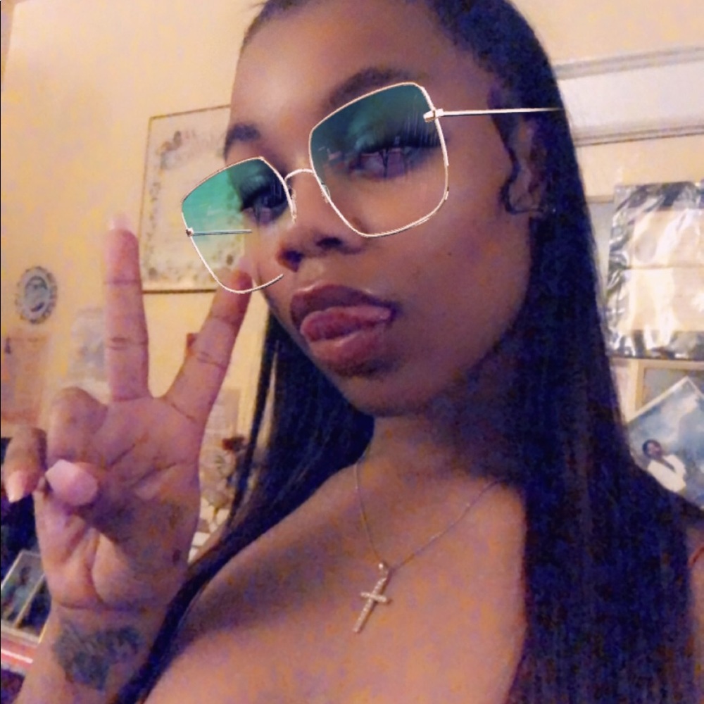 Meet your Posher, Antaneisha